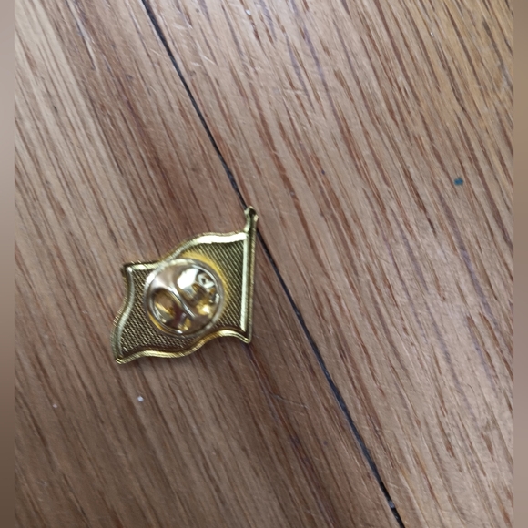 American Flag Pin - Picture 2 of 3